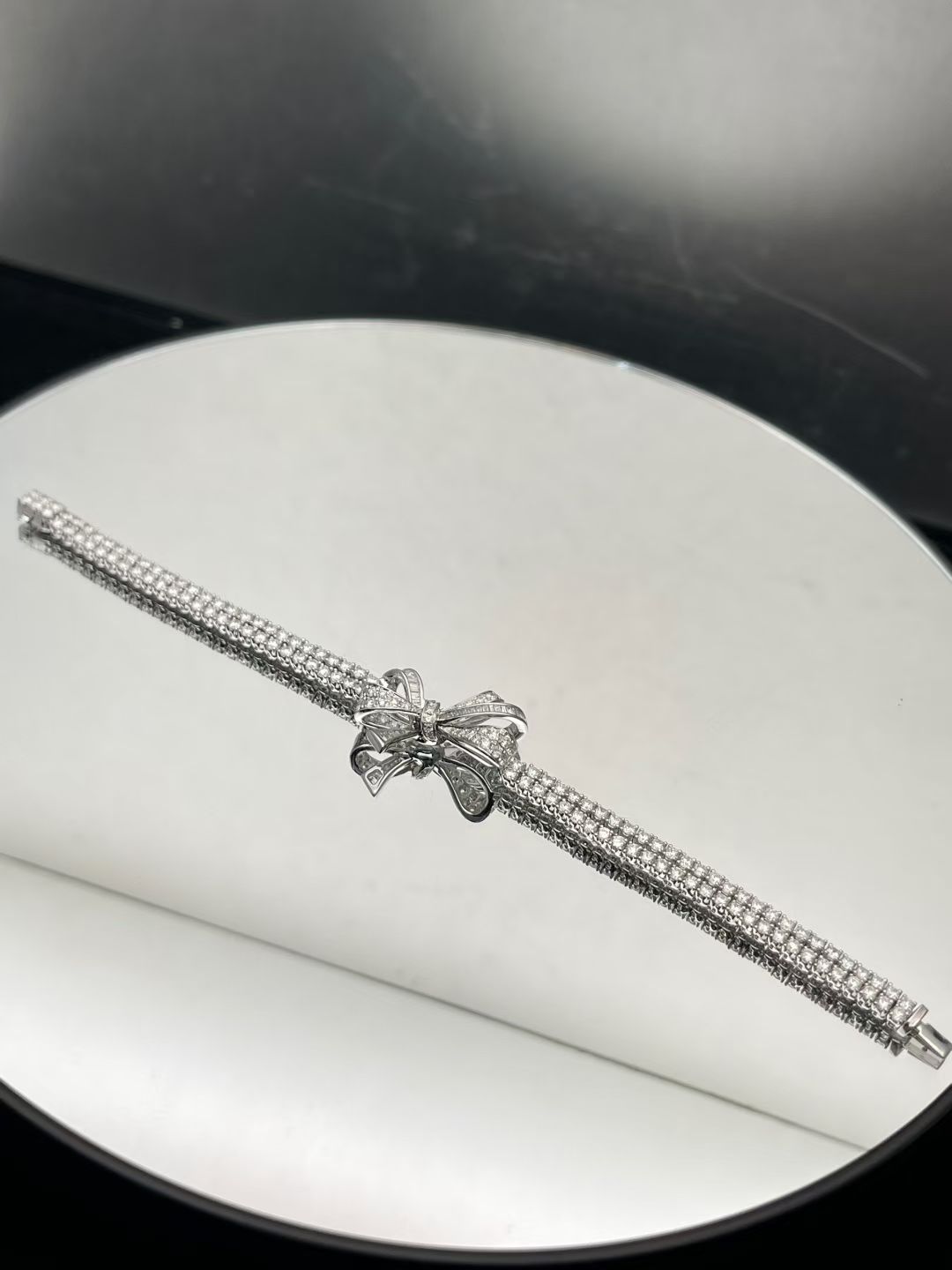 틸다의 보우 팔찌