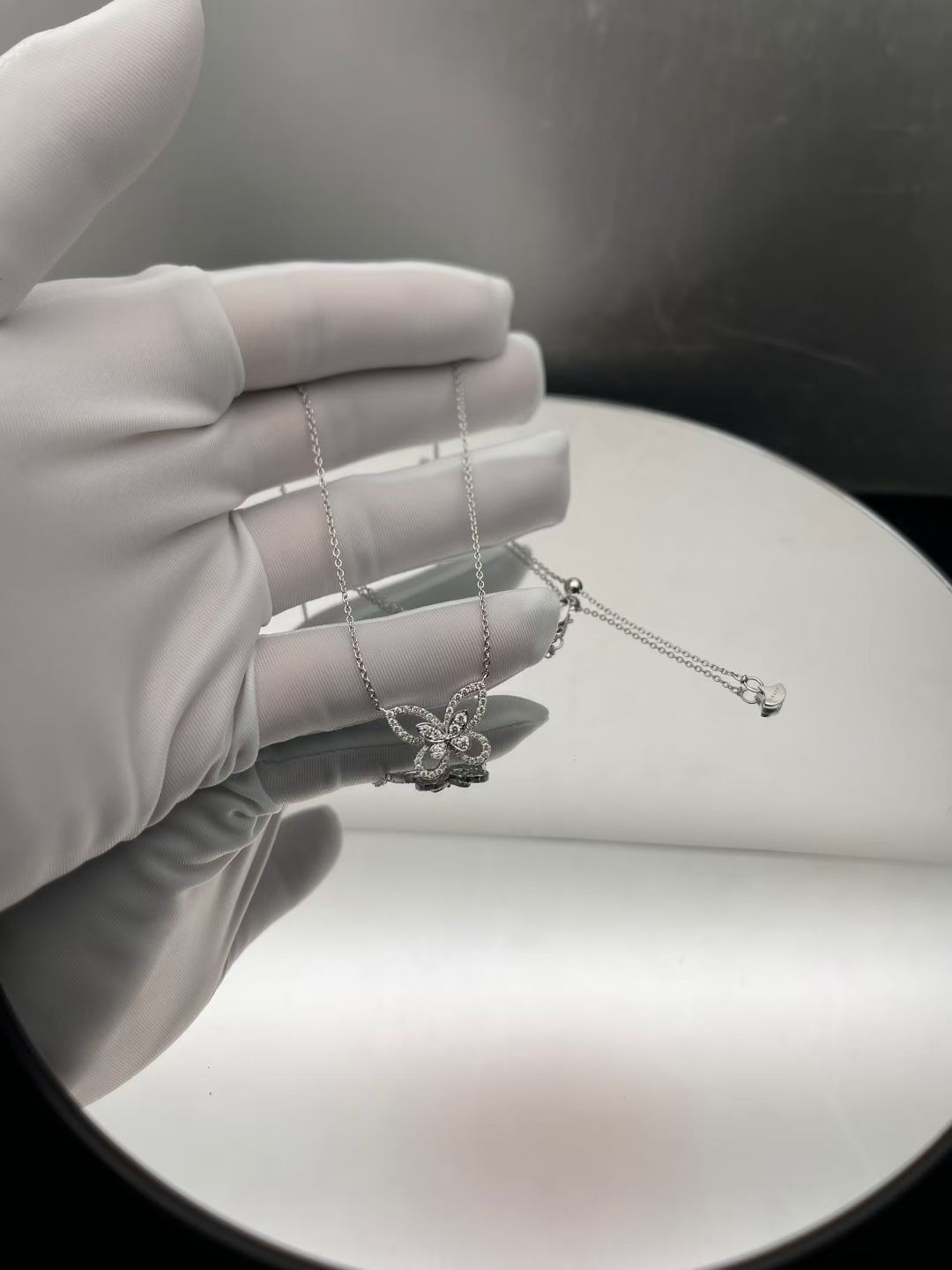 버터플라이 실루엣 목걸이