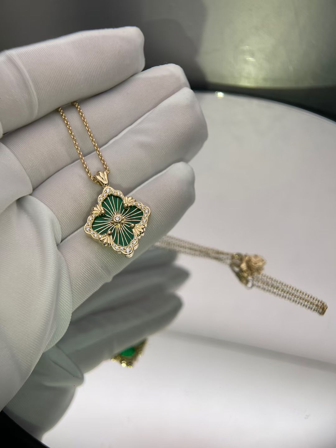 오페라튤레 목걸이